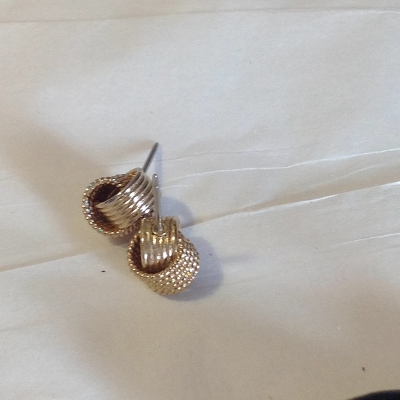 POST EARRINGS .. 4 pairs.. without postbacks - Picture 8 of 13